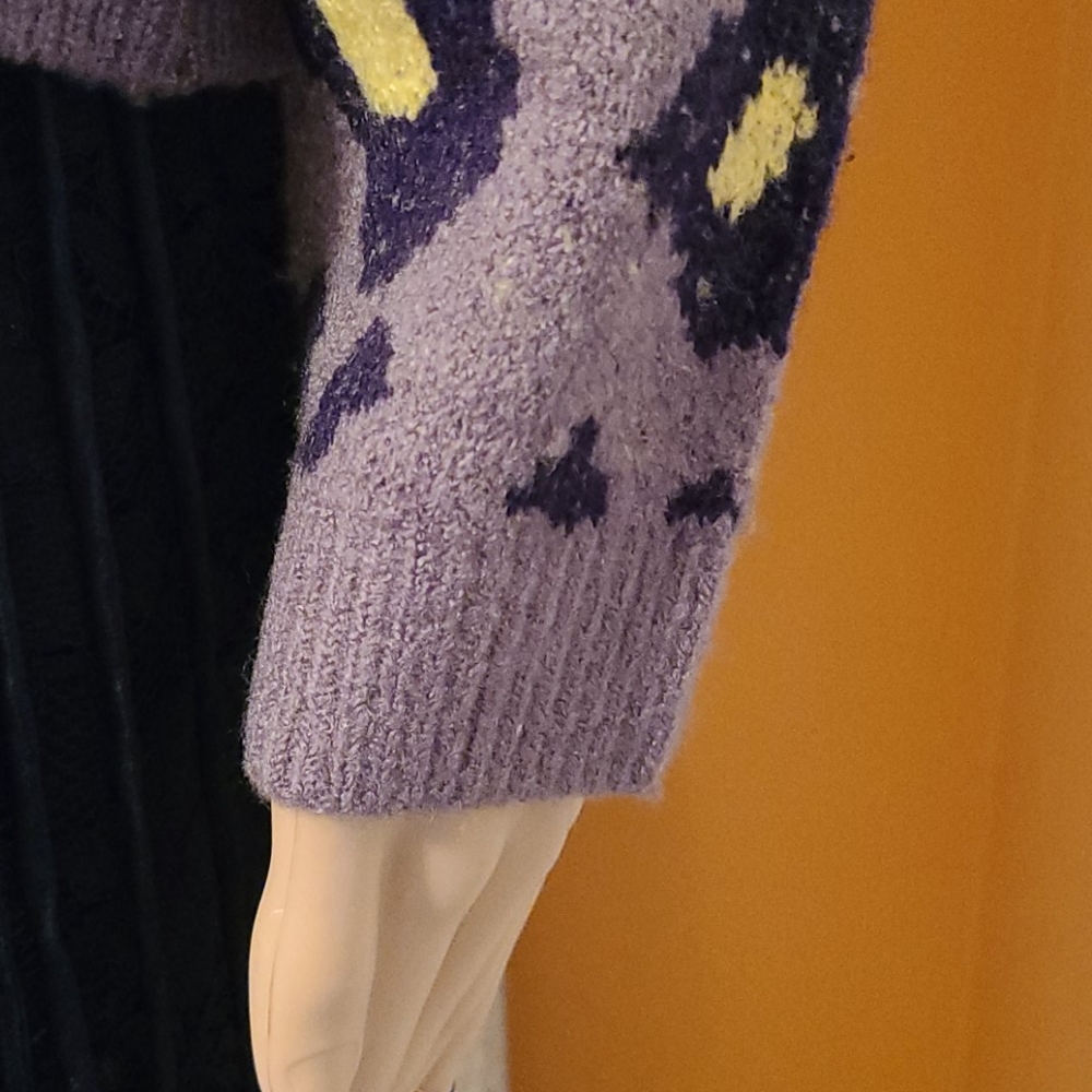 THML Sweater - Picture 11 of 16